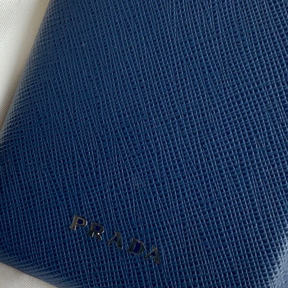 PRADA phone case - Picture 9 of 11